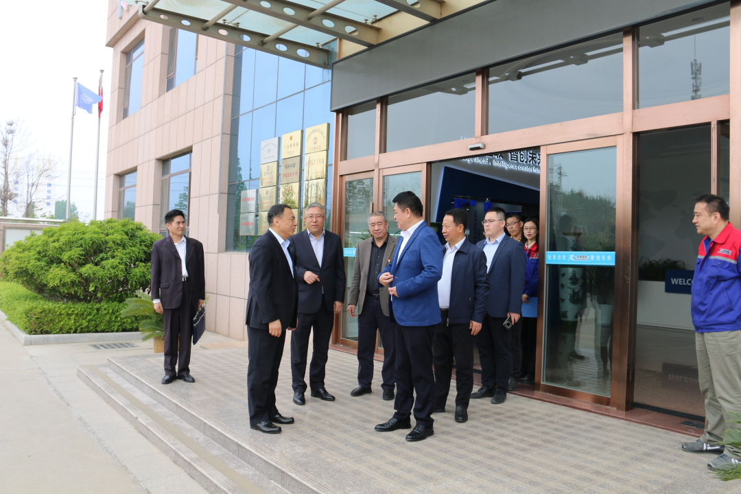 青島市政協(xié)副主席、市工商聯(lián)主席崔作一行蒞臨銳智股份調研考察